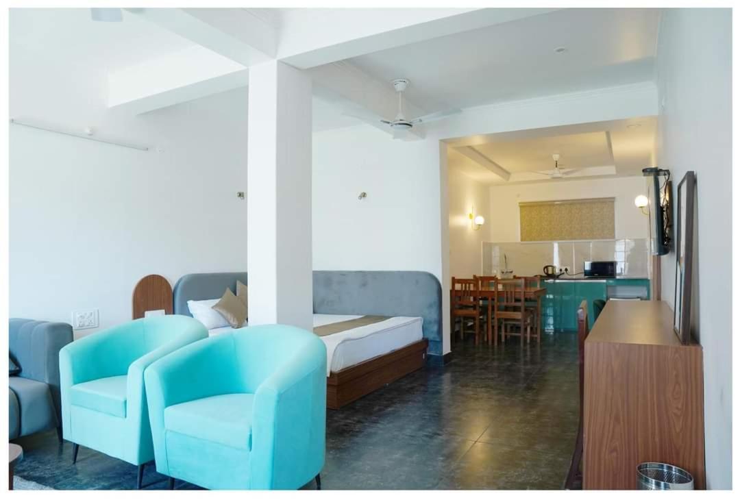 The Periwinkle Homestay Bhīm Tāl Exteriör bild