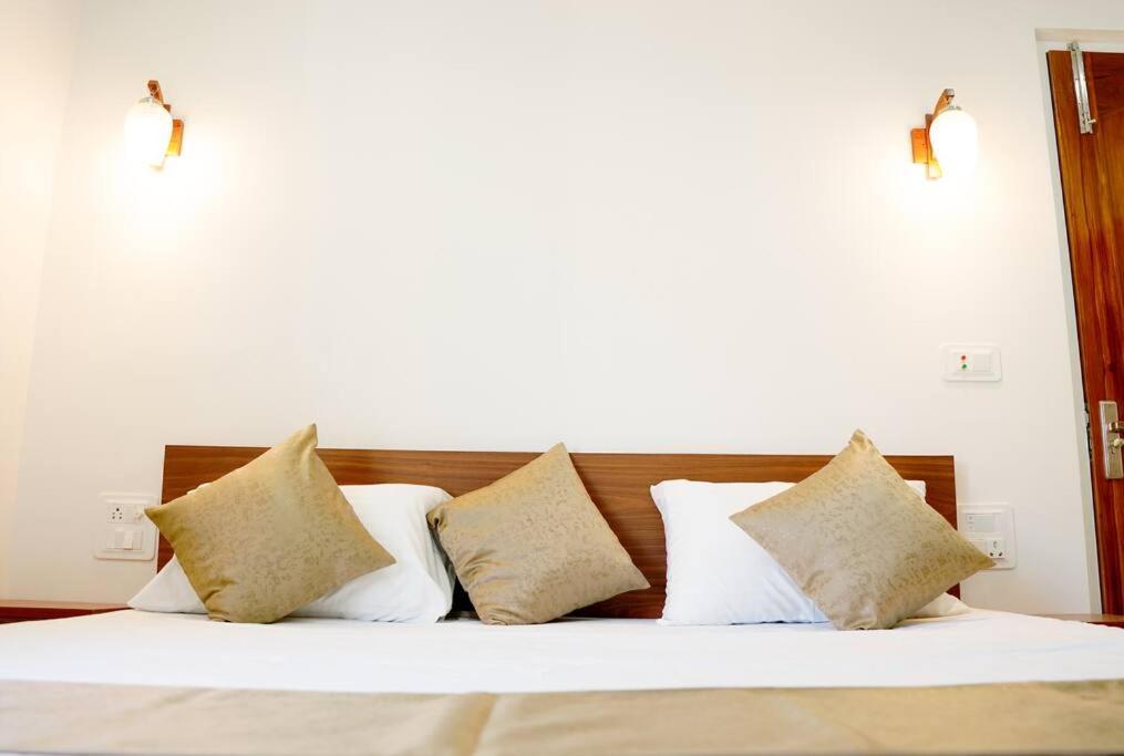 The Periwinkle Homestay Bhīm Tāl Exteriör bild