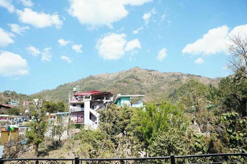 The Periwinkle Homestay Bhīm Tāl Exteriör bild