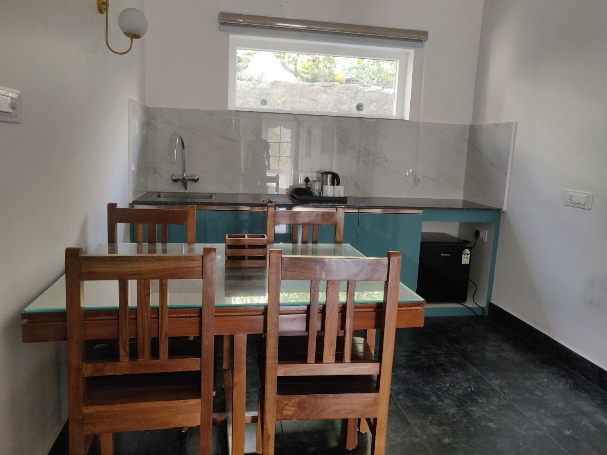The Periwinkle Homestay Bhīm Tāl Exteriör bild